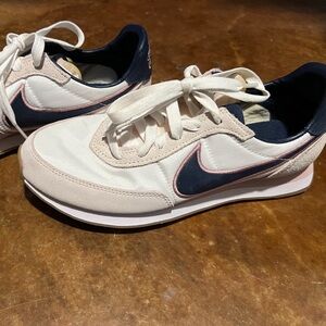 Youth girls Nike, brand new, never worn. Without box.